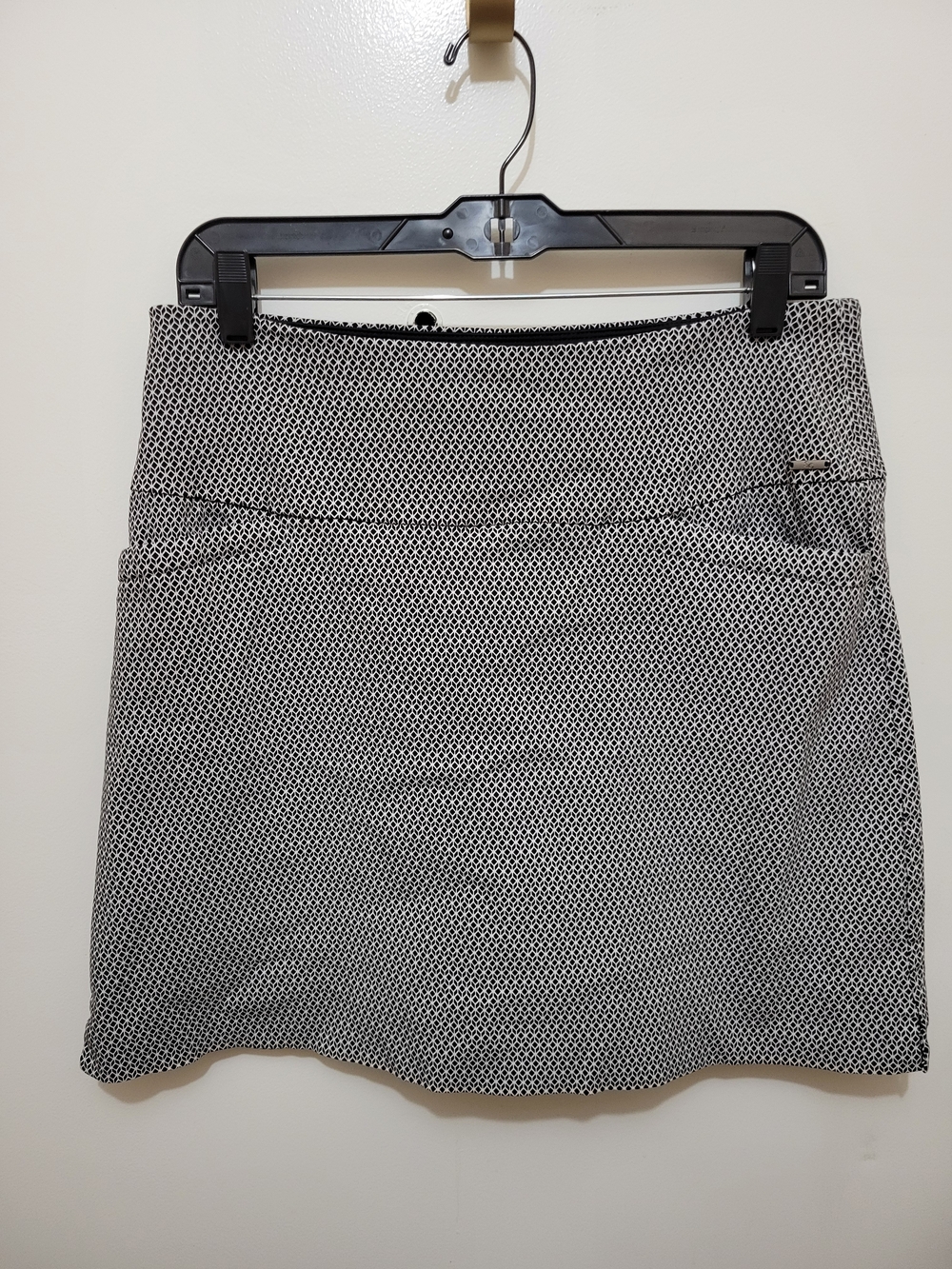 S.C. & Co. Ladies Golf Skirt in Black and White Small Geometric Pattern - Size L